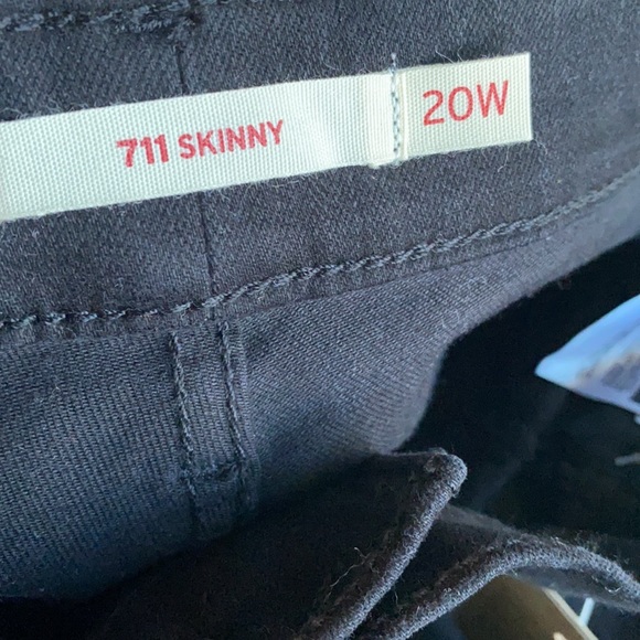 NWT Levi's Women's Plus Size 711 Skinny Jeans black distressed 20W - Picture 8 of 10